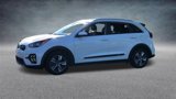 Used 2022 Kia Niro LXS image 2