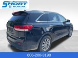 Used 2017 Kia Sorento LX w/ LX Convenience Package image 4