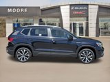 Used 2022 Volkswagen Taos SE image 2