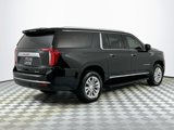 Used 2022 GMC Yukon XL SLT w/ SLT Luxury Package image 5
