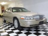 Used 2004 Lincoln Town Car Signature image 3