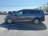 Used 2017 Chrysler Pacifica Touring-L image 4