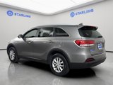 Used 2017 Kia Sorento LX w/ LX Convenience Package image 5