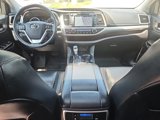 Used 2017 Toyota Highlander XLE image 3