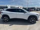 Used 2024 Chevrolet Trax RS image 2
