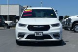 New 2025 Chrysler Pacifica Select image 2