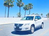 Used 2011 Volkswagen Tiguan S image 2