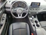 Used 2022 Nissan Altima 2.5 SR image 2