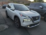 Used 2021 Nissan Rogue Platinum image 2