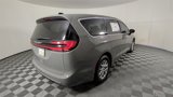 New 2025 Chrysler Pacifica Select image 4