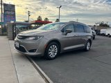 Used 2017 Chrysler Pacifica Touring-L image 3