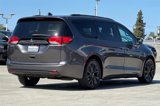 Used 2018 Chrysler Pacifica Touring-L w/ Premium Audio Group image 3