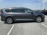 Used 2023 Chrysler Pacifica Limited image 2