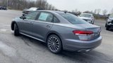 Used 2022 Volkswagen Passat 2.0T image 6