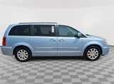 Used 2016 Chrysler Town & Country Touring image 4