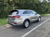 Used 2019 Kia Sorento LX image 3