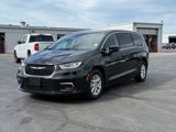 Used 2023 Chrysler Pacifica Touring-L image 2