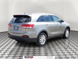 Used 2017 Kia Sorento LX w/ LX Convenience Package image 4
