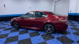 Used 2018 Toyota Camry SE image 6