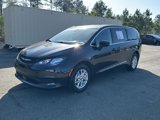 Used 2022 Chrysler Voyager LX image 2