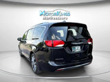 Used 2017 Chrysler Pacifica Limited image 3