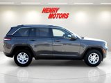 Used 2023 Jeep Grand Cherokee Laredo image 3