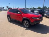 Used 2019 Jeep Cherokee Trailhawk image 3