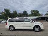 Used 2013 Chrysler Town & Country Touring image 4