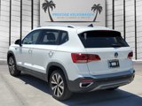 Certified 2022 Volkswagen Taos SE image 3