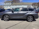 Used 2024 Toyota Highlander AWD image 4