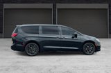 Used 2021 Chrysler Pacifica Limited w/ Premium & Safety Sphere Group image 3
