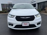 Used 2023 Chrysler Pacifica Limited image 2