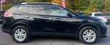 Used 2015 Nissan Rogue SV image 2
