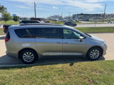 Used 2017 Chrysler Pacifica Touring-L image 6