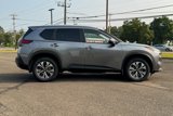 Used 2022 Nissan Rogue SV image 2