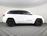 Used 2021 Jeep Grand Cherokee Laredo X image 3