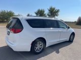 Used 2020 Chrysler Pacifica Touring-L image 3