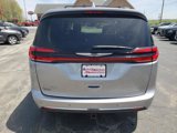 Used 2021 Chrysler Pacifica Touring-L image 6