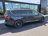 Used 2022 Chrysler Pacifica Touring-L image 2