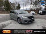 Used 2022 Chrysler Pacifica Touring-L w/ Uconnect Theater Family Group image 3