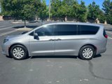 Used 2018 Chrysler Pacifica L image 3
