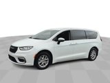 Used 2023 Chrysler Pacifica Touring-L image 4