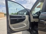 Used 2015 Chrysler Town & Country Touring image 3