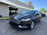 Used 2017 Ford Fusion SE w/ Fusion SE Technology Package image 2