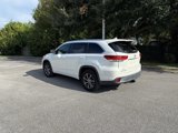 Used 2017 Toyota Highlander XLE image 3