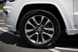 Used 2017 Jeep Grand Cherokee Overland image 4