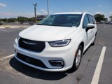 Used 2023 Chrysler Pacifica Touring-L image 3