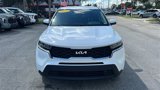 Used 2023 Kia Sorento LX image 2