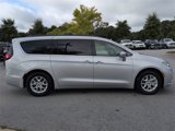 Used 2022 Chrysler Pacifica Touring-L image 3