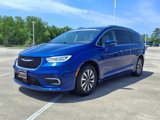 Used 2021 Chrysler Pacifica Touring-L w/ Premium & Safety Sphere Group image 3